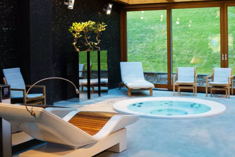Professionnel pour installation et mise en service d'un spa 4 personnes dans une veranda de maison mitoyenne, Le Crès, HB PRO PISCINE