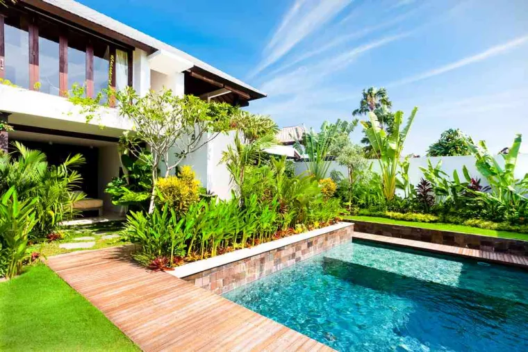 Se faire conseiller sur la construction d'une piscine creusée dans une jardin privée, Le Crès, HB PRO PISCINE